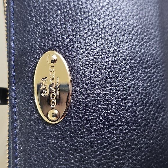 COACH Quinn Navy/Goldtone Hardware Pebbled Leather Chain Strap Crossbody EUC - Picture 4 of 16